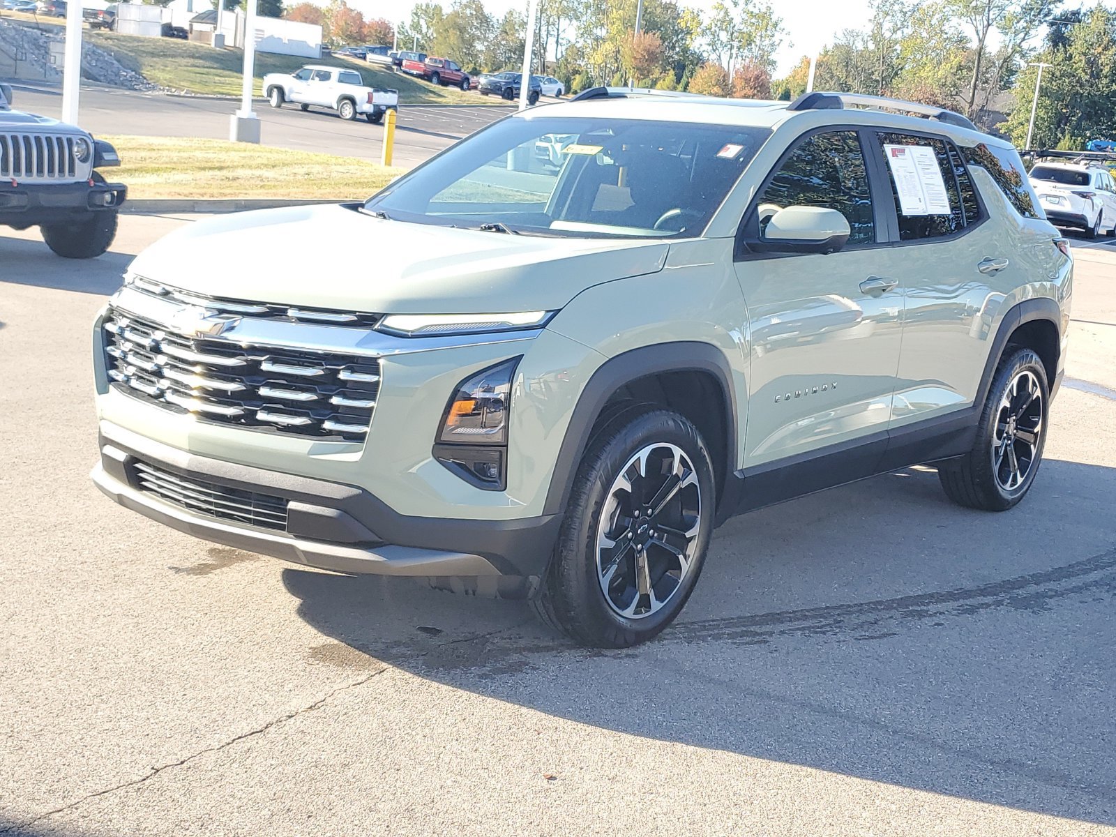 Used 2025 Chevrolet Equinox LT w/ Convenience Package II FWD image 2