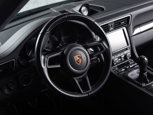 Used 2016 Porsche 911 R RWD image 18