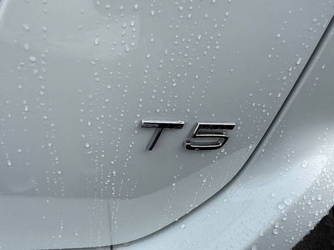 Used 2015 Volvo XC60 T5 Premier image 10