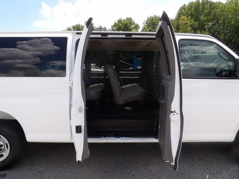 Used 2025 Chevrolet Express 3500 LS RWD image 25