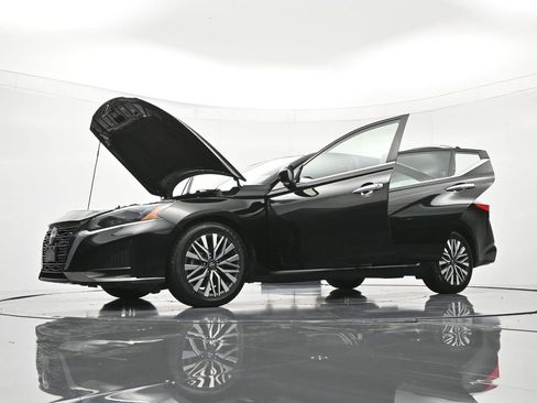 Used 2024 Nissan Altima 2.5 SV FWD image 47