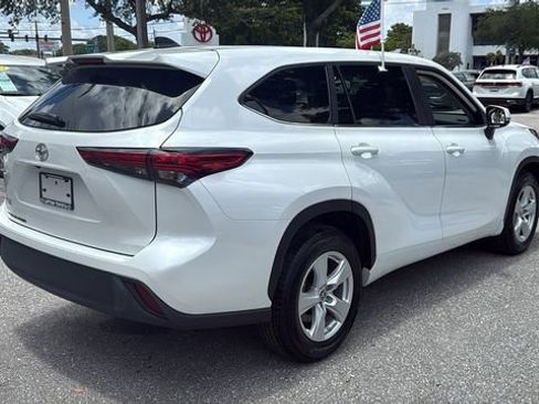 Used 2023 Toyota Highlander L FWD image 9