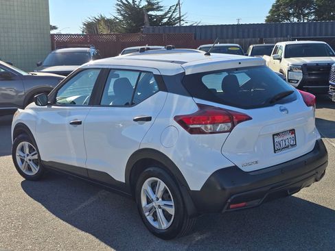 Used 2020 Nissan Kicks S image 3