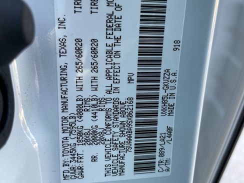 Used 2025 Toyota Sequoia Platinum AWD/4WD image 27