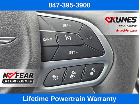 Used 2024 Chrysler Pacifica Touring-L FWD image 40