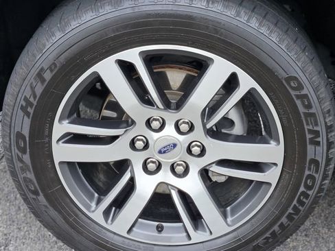 Used 2024 Ford Expedition Limited image 10