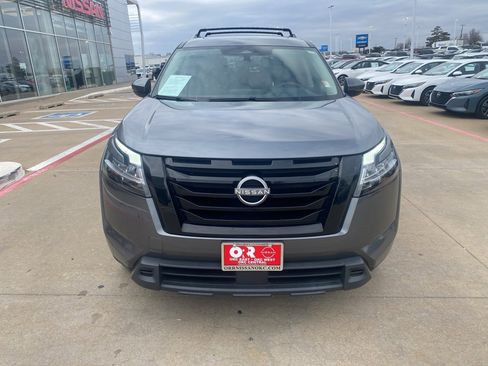Used 2022 Nissan Pathfinder SV w/ SV Premium Package image 8