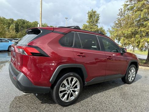 Used 2021 Toyota RAV4 XLE Premium image 3