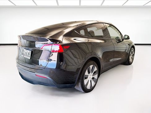 Used 2023 Tesla Model Y Long Range AWD/4WD image 4
