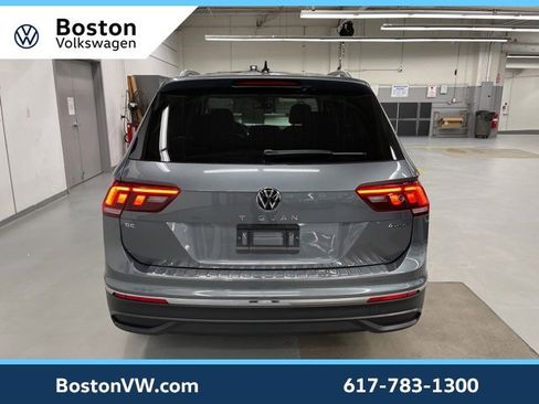 Certified 2022 Volkswagen Tiguan SE image 3