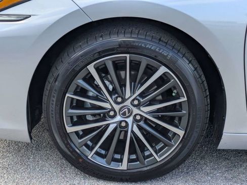 Used 2025 Lexus ES 350 w/ Premium Package FWD image 15