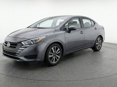 Used 2025 Nissan Versa SV image 3