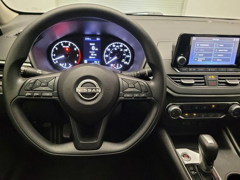 Used 2024 Nissan Altima 2.5 S FWD image 22