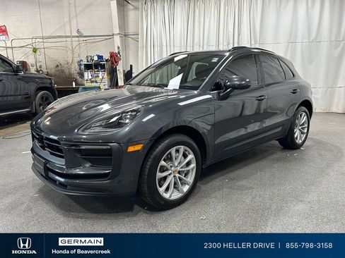 Used 2022 Porsche Macan AWD/4WD image 4