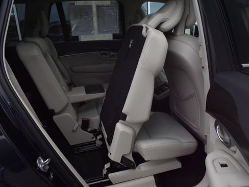 Used 2017 Volvo XC90 T6 Momentum w/ Convenience Package AWD/4WD image 42