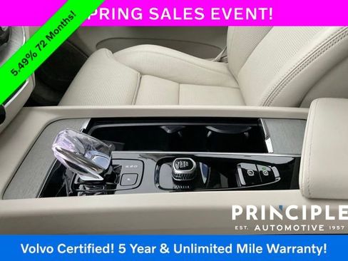 Certified 2024 Volvo XC60 B5 Ultimate w/ Climate Package image 19