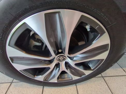 Used 2023 Toyota Highlander XLE AWD/4WD image 31