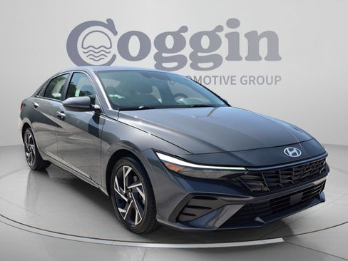 Used 2024 Hyundai Elantra SEL w/ Convenience Package FWD image 8