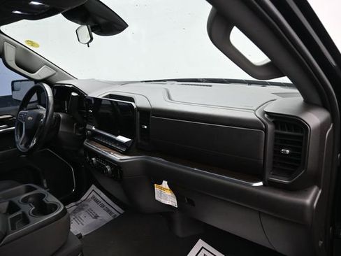Used 2024 Chevrolet Silverado 1500 LT AWD/4WD image 8