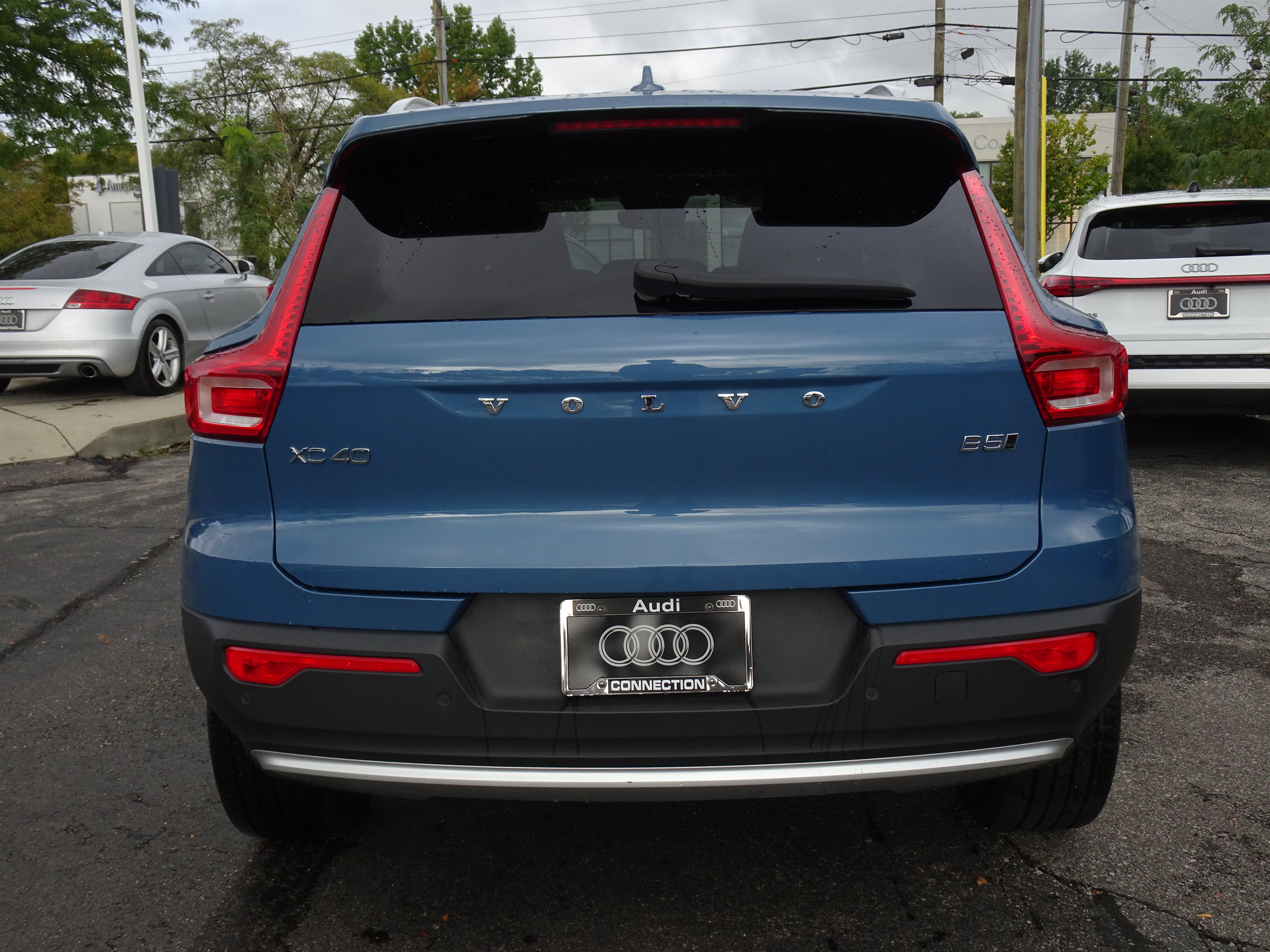Used 2024 Volvo XC40 B5 Ultimate w/ Climate Package AWD/4WD image 4