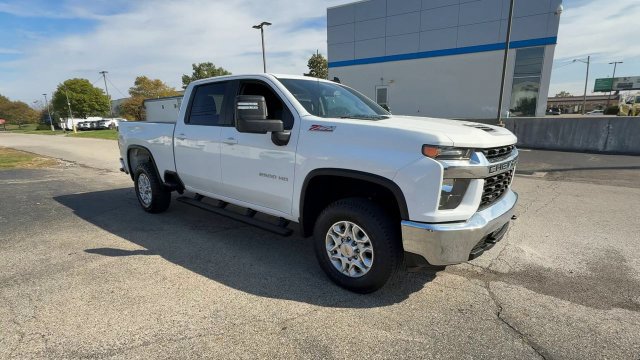 Used 2023 Chevrolet Silverado 2500 LT AWD/4WD image 2