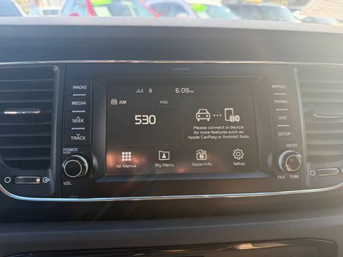Used 2017 Kia Sedona LX w/ LX Essentials Premium Package FWD image 16