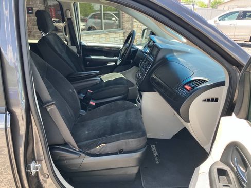 Used 2017 Dodge Grand Caravan SE w/ Power Window Group FWD image 11