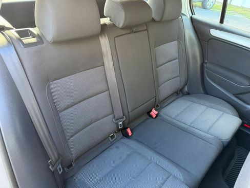 Used 2013 Volkswagen Golf 4-Door FWD image 37
