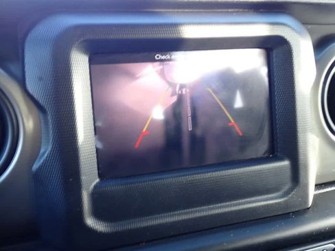 Used 2018 Jeep Wrangler Unlimited Sport S image 28