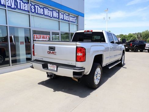 Used 2018 GMC Sierra 2500 Denali w/ Duramax Plus Package AWD/4WD image 3