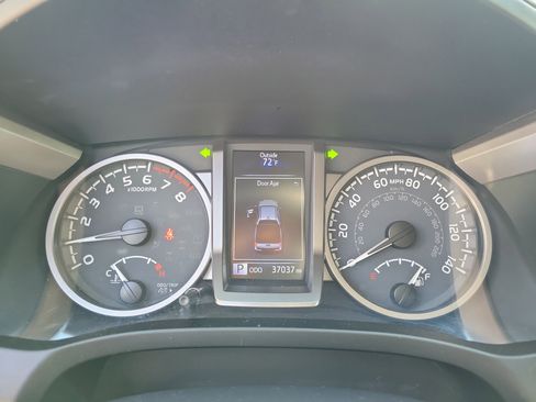 Used 2022 Toyota Tacoma SR5 AWD/4WD image 24