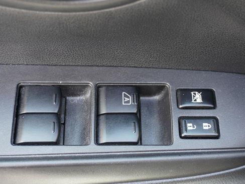 Used 2017 Nissan Versa SV w/ SV Special Edition Package FWD image 28