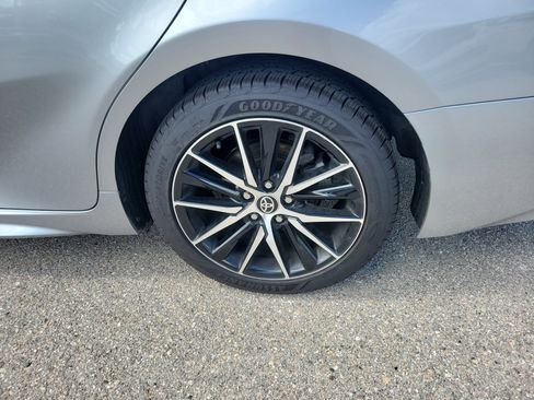 Used 2024 Toyota Camry SE w/ Convenience Package FWD image 9