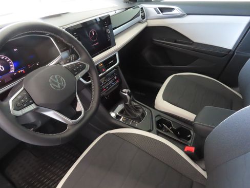 New 2025 Volkswagen Taos SE image 22
