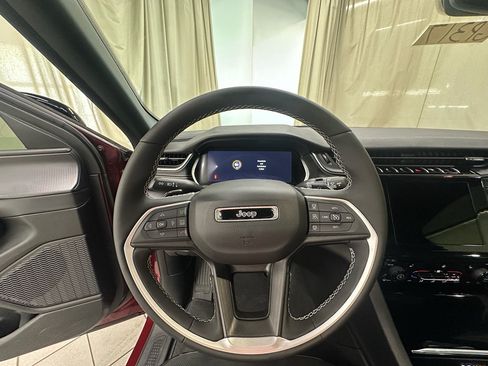 Used 2024 Jeep Grand Cherokee Altitude AWD/4WD image 21