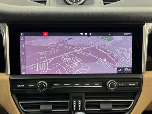 Used 2021 Porsche Macan image 25