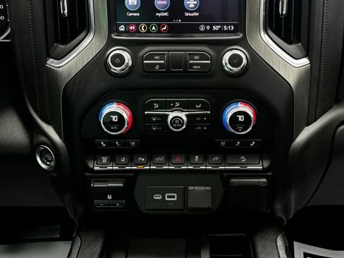 Used 2022 GMC Sierra 2500 Denali w/ Denali Ultimate Package AWD/4WD image 24