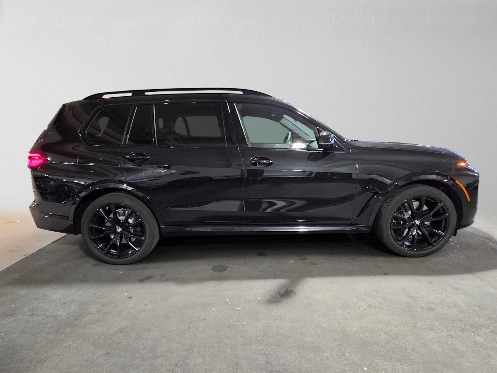 Used 2026 BMW X7 xDrive40i w/ Executive Package AWD/4WD image 2