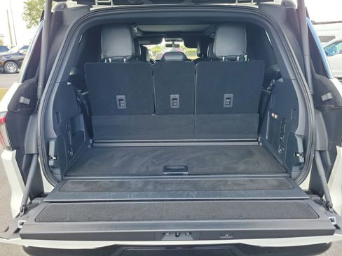Used 2025 Lincoln Navigator Reserve w/ Jet Appearance Package AWD/4WD image 6