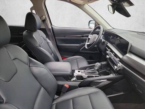 Used 2025 Kia Telluride S FWD image 15