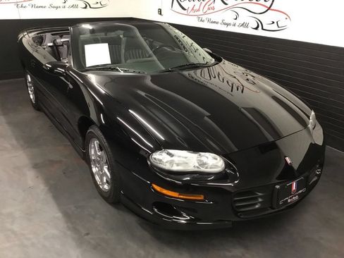 Used 2000 Chevrolet Camaro Z28 w/ Sport Appearance Pkg RWD image 2