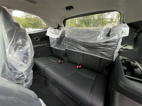 New 2025 Subaru Ascent Limited image 14