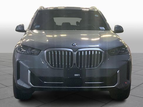 Used 2024 BMW X5 xDrive40i w/ Premium Package image 3