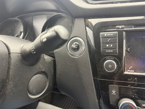 Used 2020 Nissan Rogue SV image 30