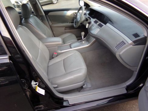 Used 2009 Toyota Avalon XL image 25