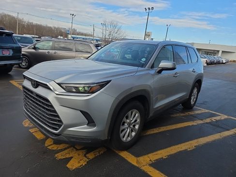 Used 2025 Toyota Grand Highlander AWD image 9