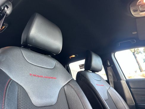 Used 2024 Jeep Compass Trailhawk image 16