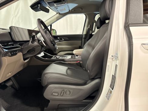 New 2026 Kia Carnival LXS image 3