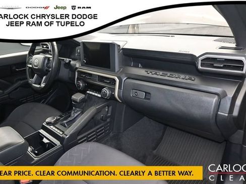 Used 2025 Toyota Tacoma SR AWD/4WD image 34