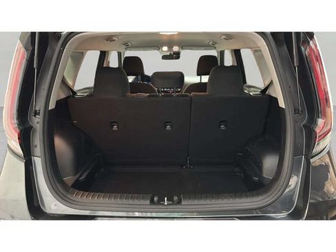 Used 2025 Kia Soul LX w/ LX Technology Package FWD image 20